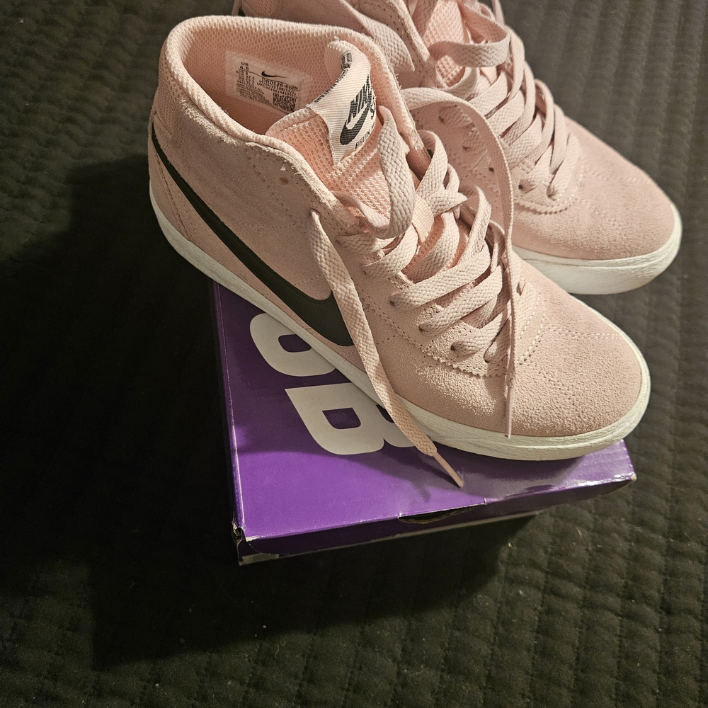 Nike Women's Pink Sneakers